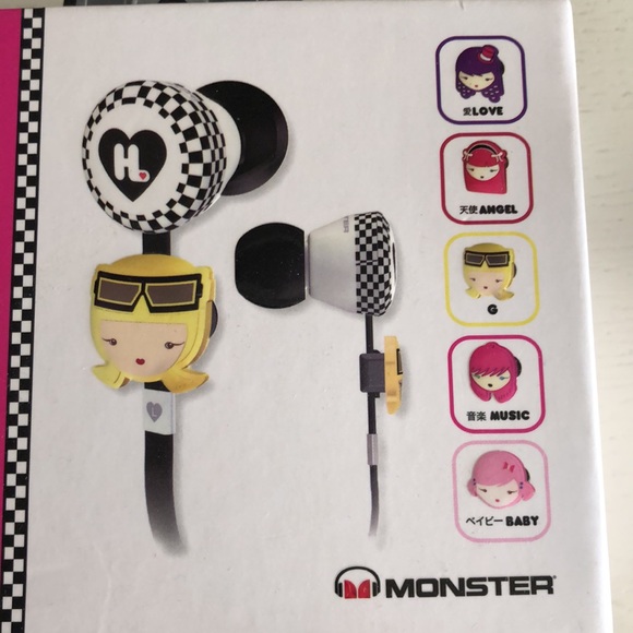 MONSTER Harajuku Lovers Earbuds - Picture 4 of 12